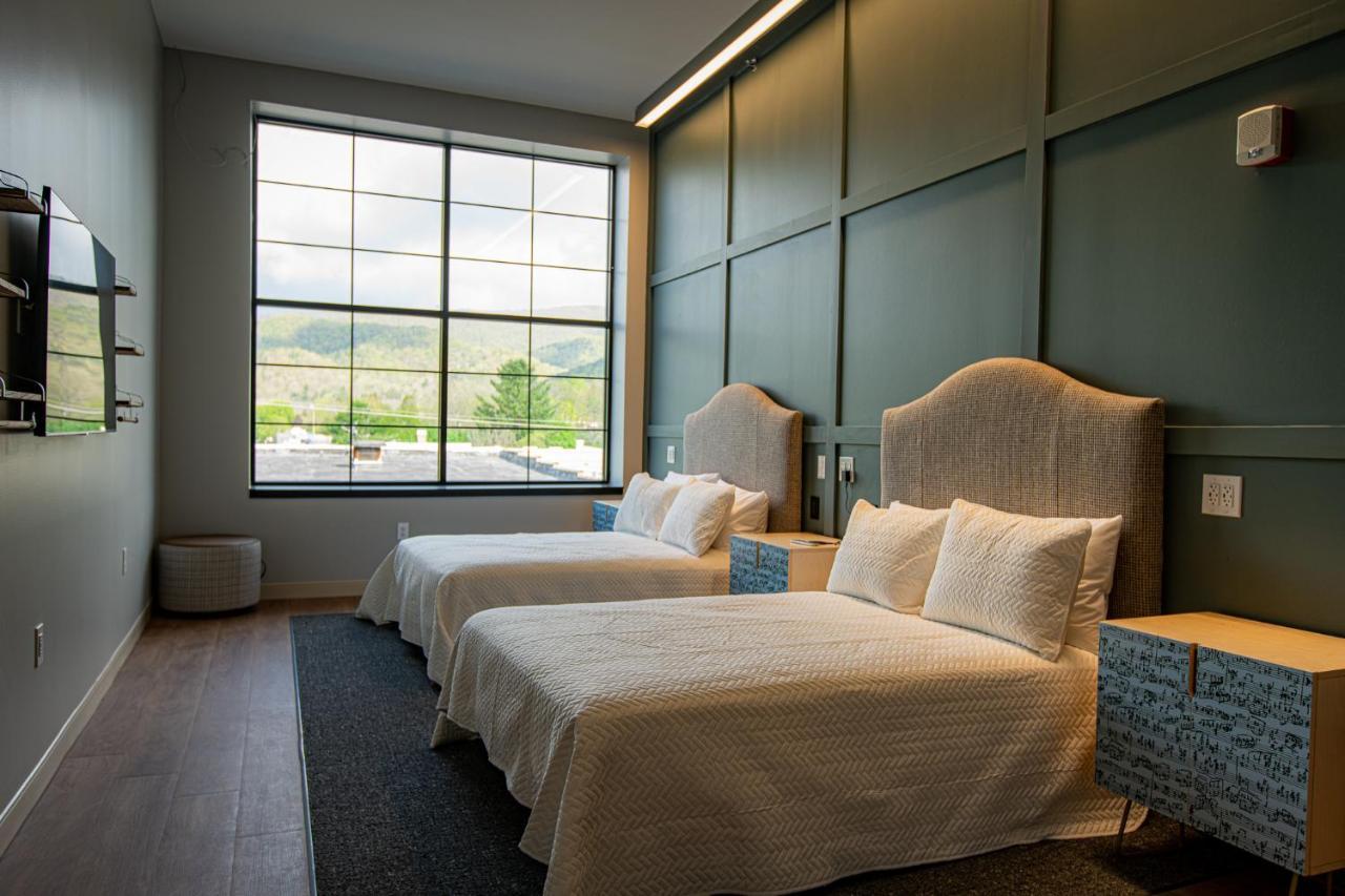 The Schoolhouse Hotel White Sulphur Springs Exteriér fotografie